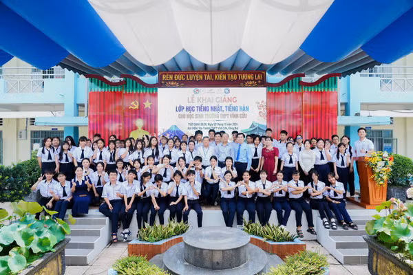 Học sinh Trường THPT Vĩnh Cửu (TP Đồng Nai) tham gia chương trình đào tạo tiếng Nhật và tiếng Hàn. 