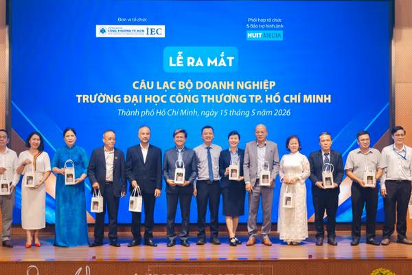 Ra mắt Câu lạc bộ Doanh nghiệp HUIT, sáng 15/5.