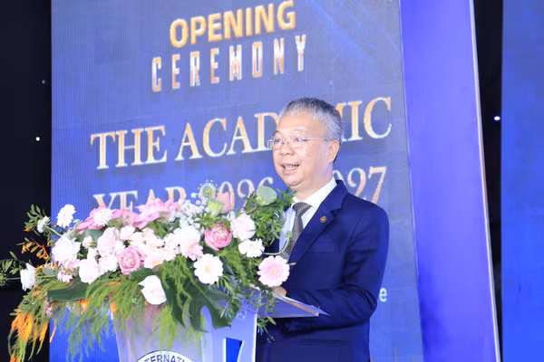 TS Nguyễn Quốc Chính phát biểu tại lễ khai giảng Trường Đại học Quốc tế, tháng 9/2026. Ảnh: NTCC.