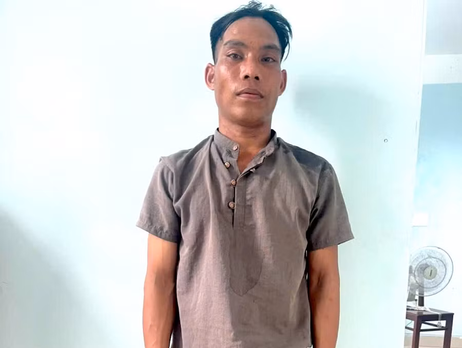 Đinh Tóc tại cơ quan công an sau khi sát hại vợ cũ.