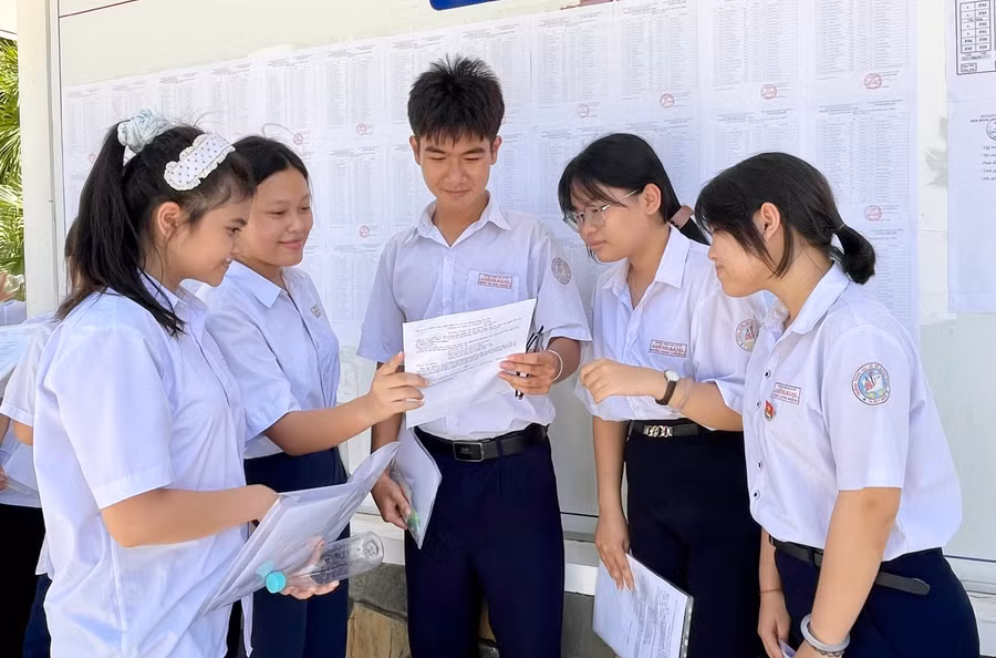 Thí sinh hoàn thành bài thi môn Ngữ văn trong Kỳ thi tuyển sinh vào lớp 10 tại Gia Lai.