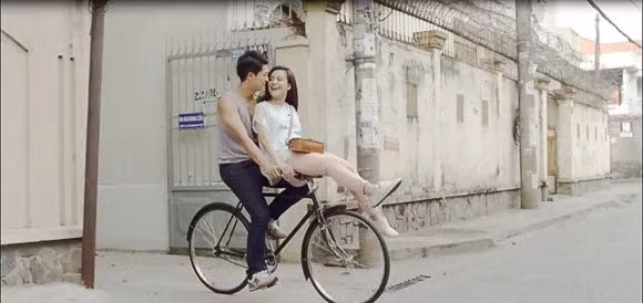 Ngỡ ngàng sao Việt không biết đi xe máy, xe đạp