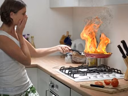 Bi hài chuyện lấy phải nàng dâu vụng Mẹ chồng nổi nóng khi con lấy phải nàng dâu vụng - Ảnh 1