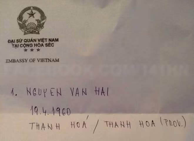 Anh được Đại sứ quán cung cấp thông tin của bố nhưng không biết tìm ông ở đâu.