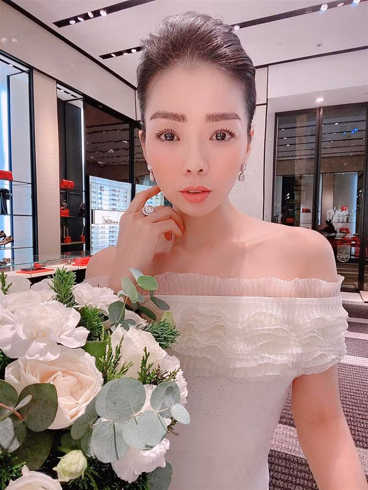 Lệ Quyên liên tục phát ngôn ẩn ý giữa nghi vấn rạn nứt hôn nhân-9