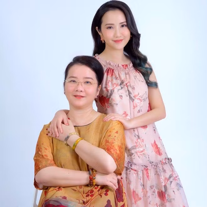 Phan Thành khoe ảnh tình tứ bên Primmy Trương, mẹ vợ thả comment gây chú ý-4