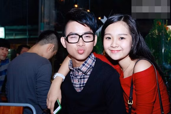 Thiếu nữ trăng rằm "say nắng" Hoài Lâm ảnh 1 Tam Triều Dâng “Anh Hoài Lâm hay nhắn tin và hát cho tôi nghe”