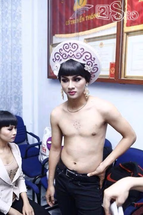 Sốc với Hoài Lâm body “một múi“! ảnh 1