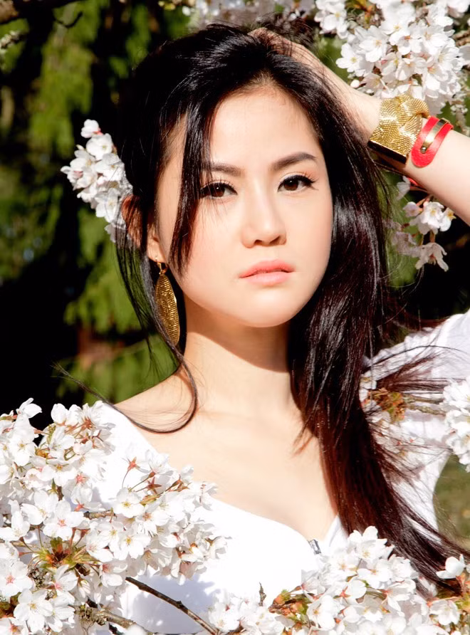 Sau khi đăng quang, Trâm Bùi thổ lộ mong muốn được lấn sân nghệ thuật, thử sức với điện ảnh và âm nhạc. adfadf