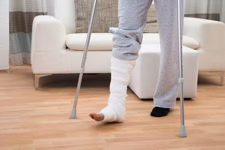 Đôi nạng có thể đánh thức bao điều tưởng đã ngủ quên. Ảnh minh họa: ITN