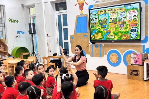 Hoạt động trải nghiệm tại phòng STEAM dành cho trẻ 5–6 tuổi với chủ đề “Quê hương – Đất nước”.