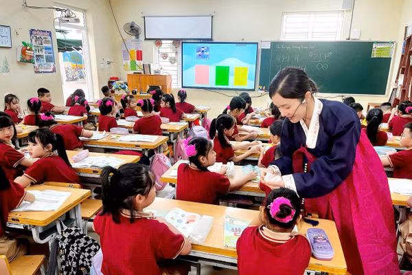 Cô trò Trường Tiểu học An Dương, phường An Dương, TP Hải Phòng trong giờ học.