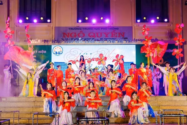 Học sinh Trường THPT Ngô Quyền (phường Lê Chân) toả sáng với các hoạt động văn nghệ.