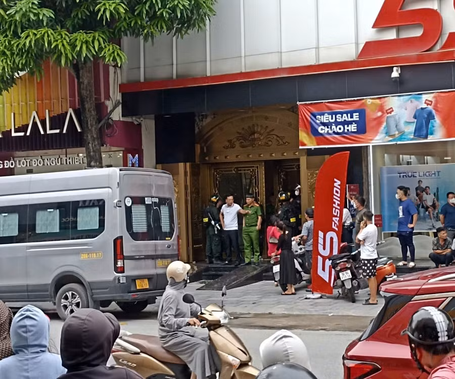 Một ngôi nhà bị khám xét trên đường Lê Hoàn, TP Thanh Hoá.