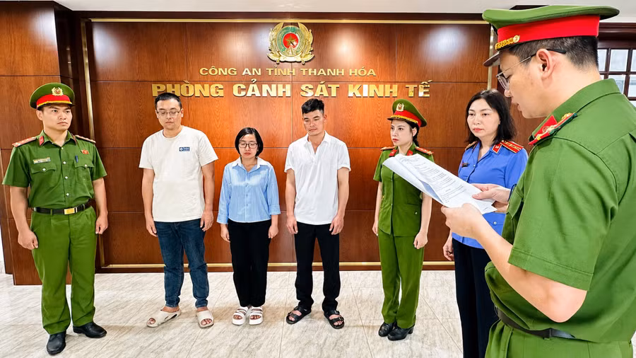 Cơ quan CSĐT Công an tỉnh Thanh Hóa thi hành Quyết định khởi tố vụ án, khởi tố bị can.