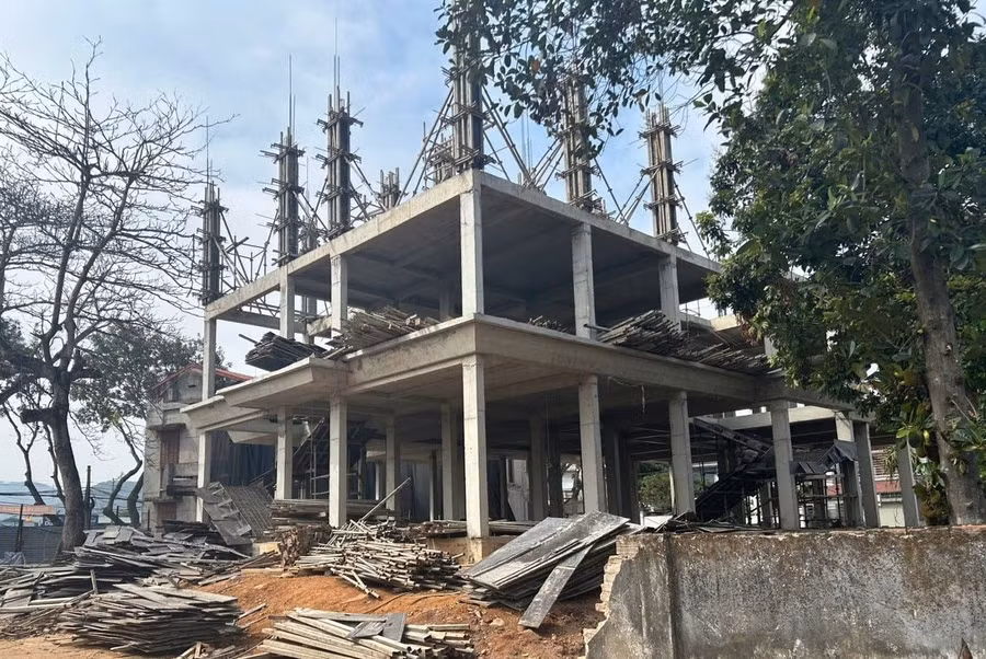 Công trình công sở thị trấn Hà Trung (huyện Hà Trung) xây dựng dở dang.