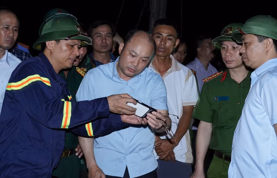 Phó Chủ tịch UBND tỉnh Cao Văn Cường chỉ đạo trực tiếp tại hiện trường.