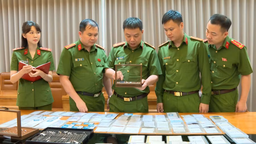 Công an tỉnh Thanh Hoá kiểm tra tang vật vụ án.