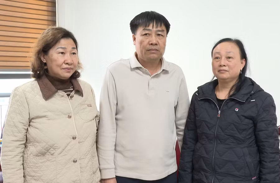 Các bị can Vũ Thị Hường, Nguyễn Xuân Biên và Lê Thị Ban (từ phải qua).