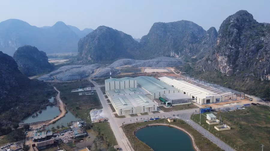 Nhà máy xử lý rác thải Đông Nam đã ngừng nhận rác mới nhưng vẫn phát sinh mùi hôi thối.