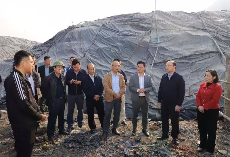 Phó Chủ tịch UBND tỉnh Thanh Hoá Cao Văn Cường kiểm tra thực tế tại khu xử lý rác thải.