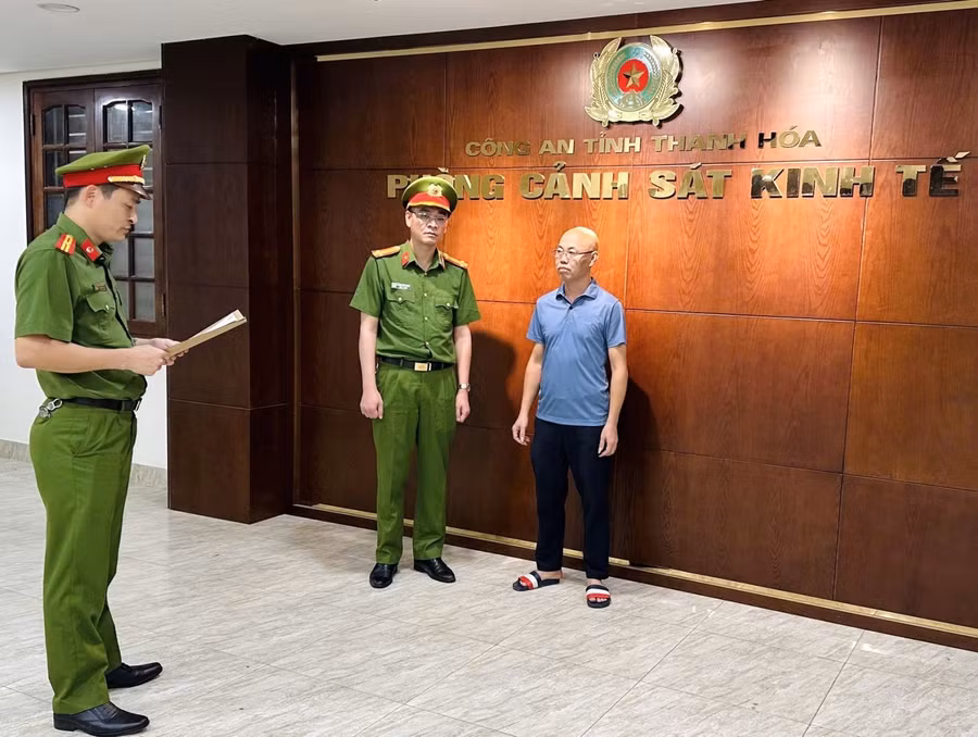 Cơ quan CSĐT đọc Lệnh khởi tố Nguyễn Sĩ Phương, Giám đốc Công ty TNHH Thương mại Dịch vụ Phương Tùng Ly.