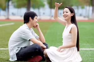 Trong mối quan hệ tình cảm, chúng ta thường nhận thấy đôi khi đối phương cư xử như một “đứa trẻ”. (Ảnh: ITN).