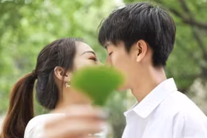 Theo thống kê không chính thức, hơn 80% tình yêu trên thế giới là do tình bạn tác động. (Ảnh: ITN).