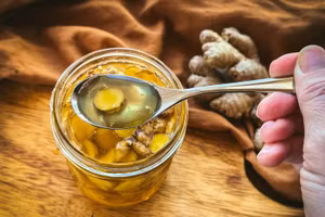 Tác dụng bất ngờ của lọ gừng nướng ngâm mật ong khi trời trở lạnh