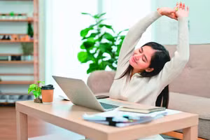 Tùy vào giới tính và độ tuổi, mỗi người có thể chọn tư thế ngồi phù hợp hơn với bản thân. (Ảnh: ITN)