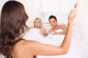 5 tình huống nguy hiểm có thể khiến chồng ngoại tình