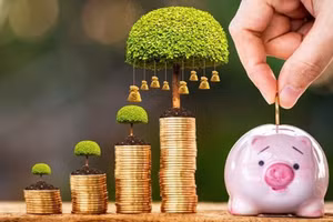 Những quyết định nhỏ mà bạn đưa ra hàng ngày về việc chi tiêu, tiết kiệm và đầu tư có thể tạo nên sự giàu có đáng kể về lâu dài. (Ảnh: ITN).