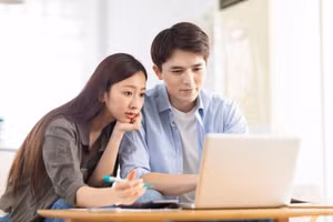 Hầu hết chúng ta không dễ nhận ra một số “ranh giới đỏ” trong quan hệ với đồng nghiệp khác giới. (Ảnh: ITN).
