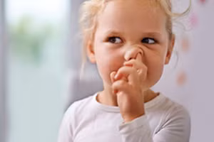 Cắn móng tay dẫn đến nhiễm trùng và có hại cho sức khỏe của vùng da xung quanh móng. (Ảnh: ITN).