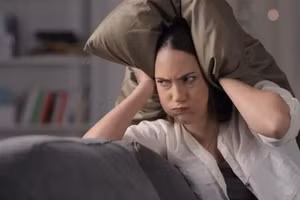 Một người lớn nóng tính được so sánh với một đứa trẻ mới biết đi đang nổi cơn thịnh nộ. (Ảnh: ITN).