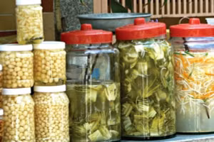 5 lưu ý ăn dưa, cà muối không hại sức khỏe