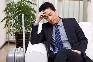 Đàn ông không phải lúc nào cũng giỏi thể hiện cảm xúc. (Ảnh: ITN)