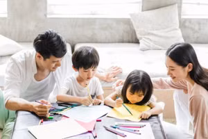 Dạy bằng lời không bằng dạy bằng hành động. (Ảnh: ITN).