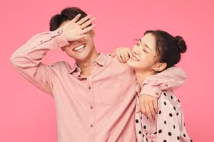 Nếu một người đàn ông cả ngày chỉ biết nói lời mật ngọt mà chưa bao giờ hành động, bạn phải cẩn thận. (Ảnh: ITN)