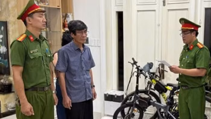 Cơ quan Cảnh sát điều tra Công an TP Huế khám xét nơi ở ông Hà Xuân Hậu.
