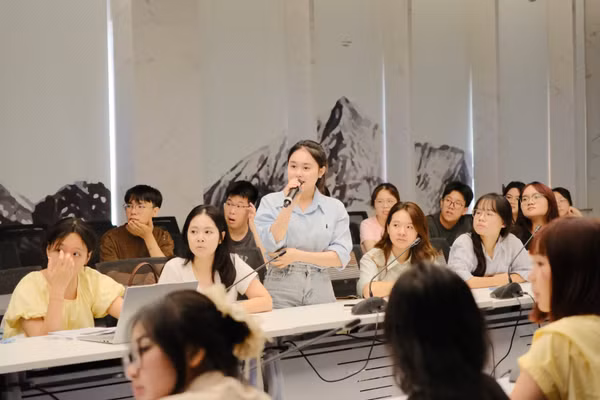 Sinh viên thảo luận tại buổi tập huấn. (ảnh: BTC)