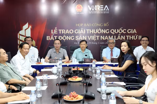 Quang cảnh buổi họp báo.