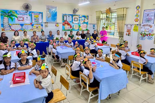 Tiết học mở của lớp 1/3, Trường Tiểu học Trần Văn Ơn với sự tham dự của đông đảo phụ huynh.