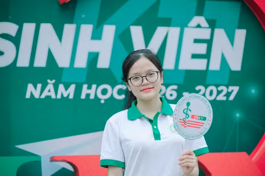 Đỗ Thị Thanh Trúc - cô thủ khoa khối ngành sức khỏe sở hữu bảng điểm xuất sắc.