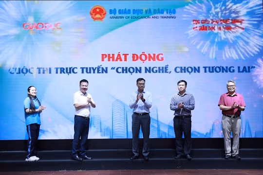 Các đại biểu phát động Cuộc thi trực tuyến “Chọn nghề, chọn tương lai” năm 2026.