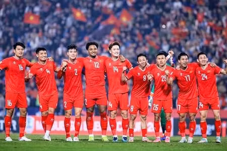 Tuyển Việt Nam vững vàng trong top 100 FIFA
