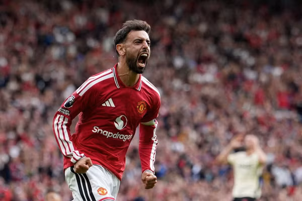 Bruno Fernandes tái hiện hat-trick sau 5 năm tại Ngoại hạng Anh