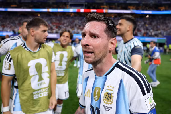 Messi tiết lộ lý do bật khóc sau trận thắng Ai Cập