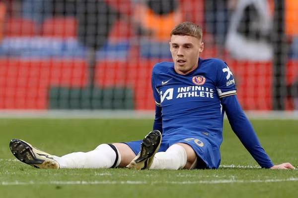 Trụ cột Chelsea chấn thương khó tin