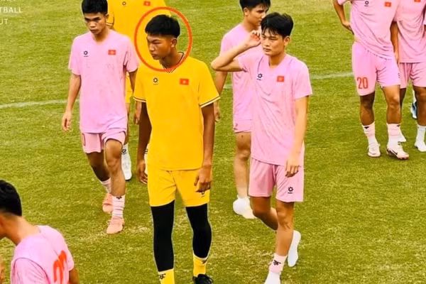 Thủ môn Việt Nam cao gần 2m từ chối quốc tịch Nhật Bản